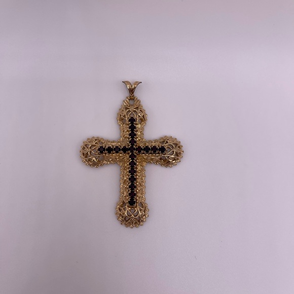 Sarah Coventry Detailed Gold-Tone Pendant - Picture 1 of 2